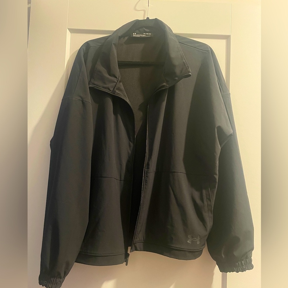 Underarmour Loose fit windbreaker water resistant